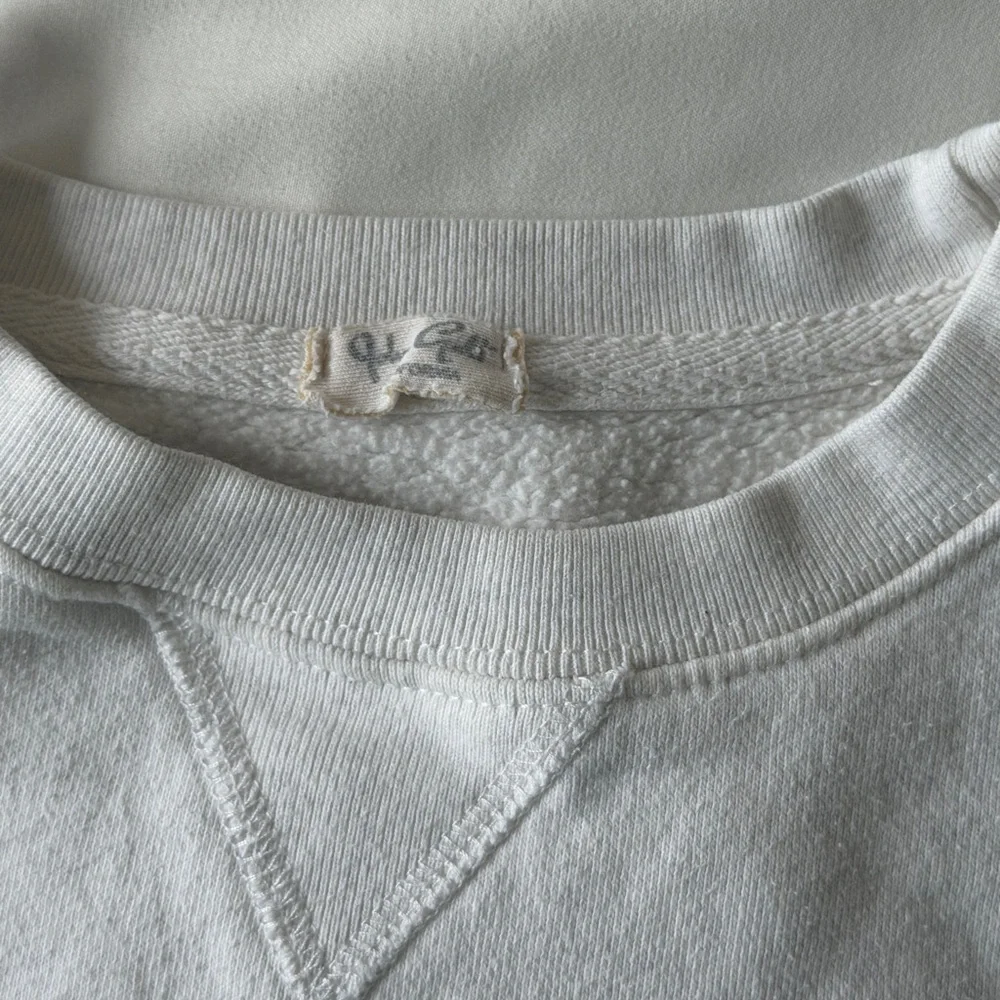 Brandy Melville OFF-WHITE USA Crewneck Sweatshirt